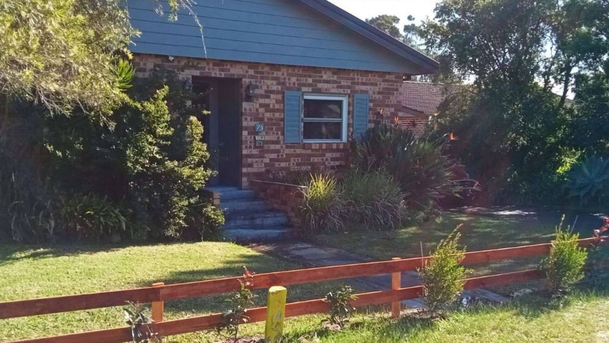 Culburra Beach House | 4BR Holiday Home with wheelchair access, Covered Deck, Pet-Friendly Yard