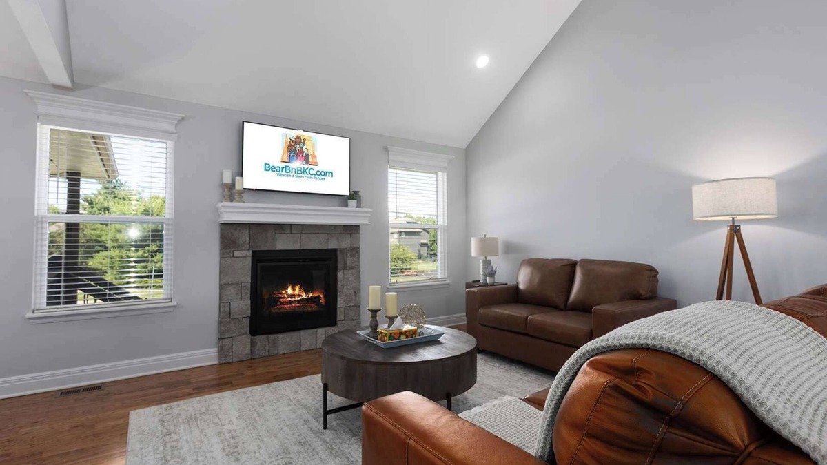 Shawnee House | 4BR Home Near MidAmerica Sport Complex KingBeds