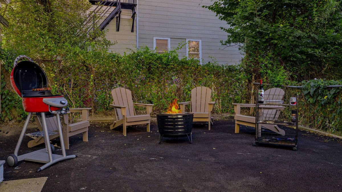East Somerville House | 4BR Lux House near Harvard/MIT + Free Parking + BBQ + Fire Pit