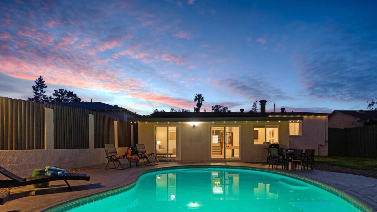 Fletcher Hills House | 4BR Pool and Fast WiFi Fifteen Min to SD