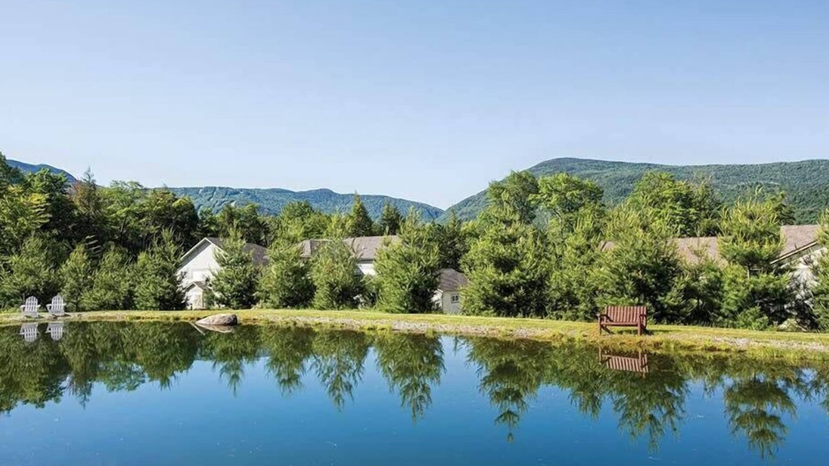 Jeffersonville Condo | 4BR Presidential Condo – Smugglers’ Notch Fun!