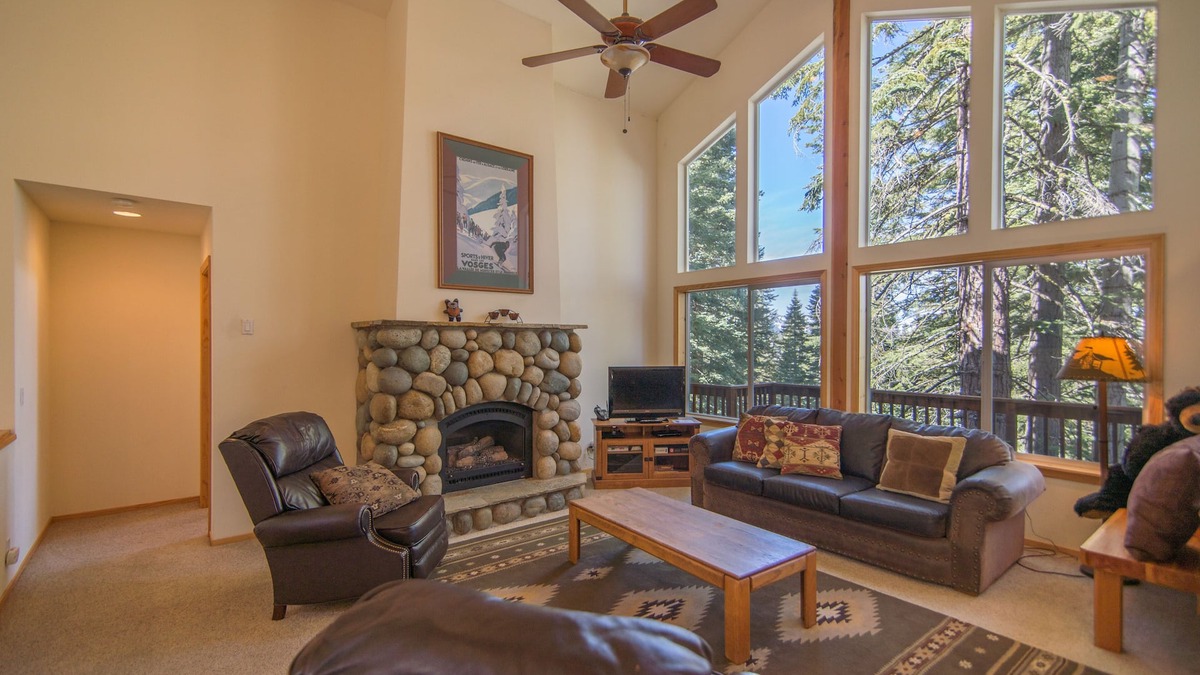Truckee House | 4br Tahoe Donner Family Home With Hot Tub