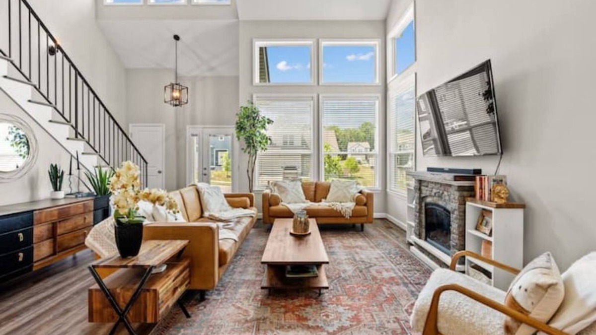 Madison House | 4BR Urban Oasis Home w/Flex Office Near Nashville