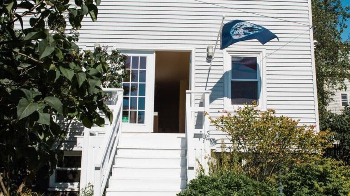 Munjoy Hill Cottage | 4br2ba House parking A Peaceful Oasis on Munjoy Hill