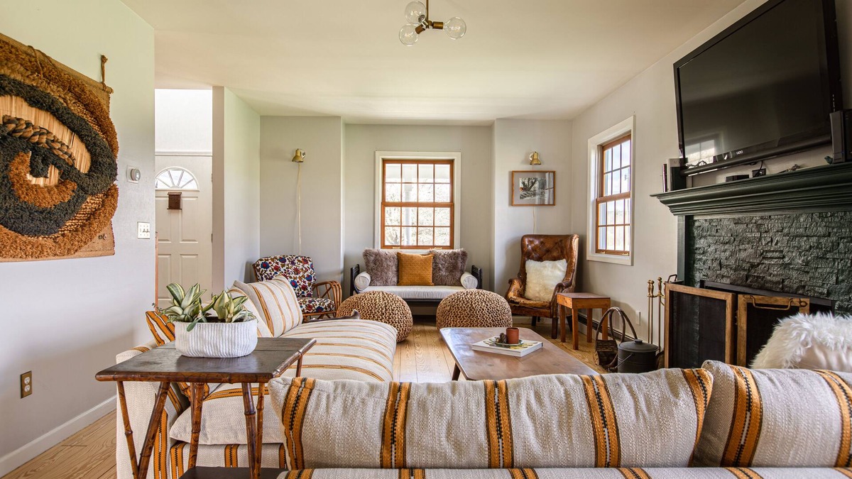 Kerhonkson Other | 4brFarmhouse@Grateful Woods: hot tub, fireplace, fire pit, game room, animals