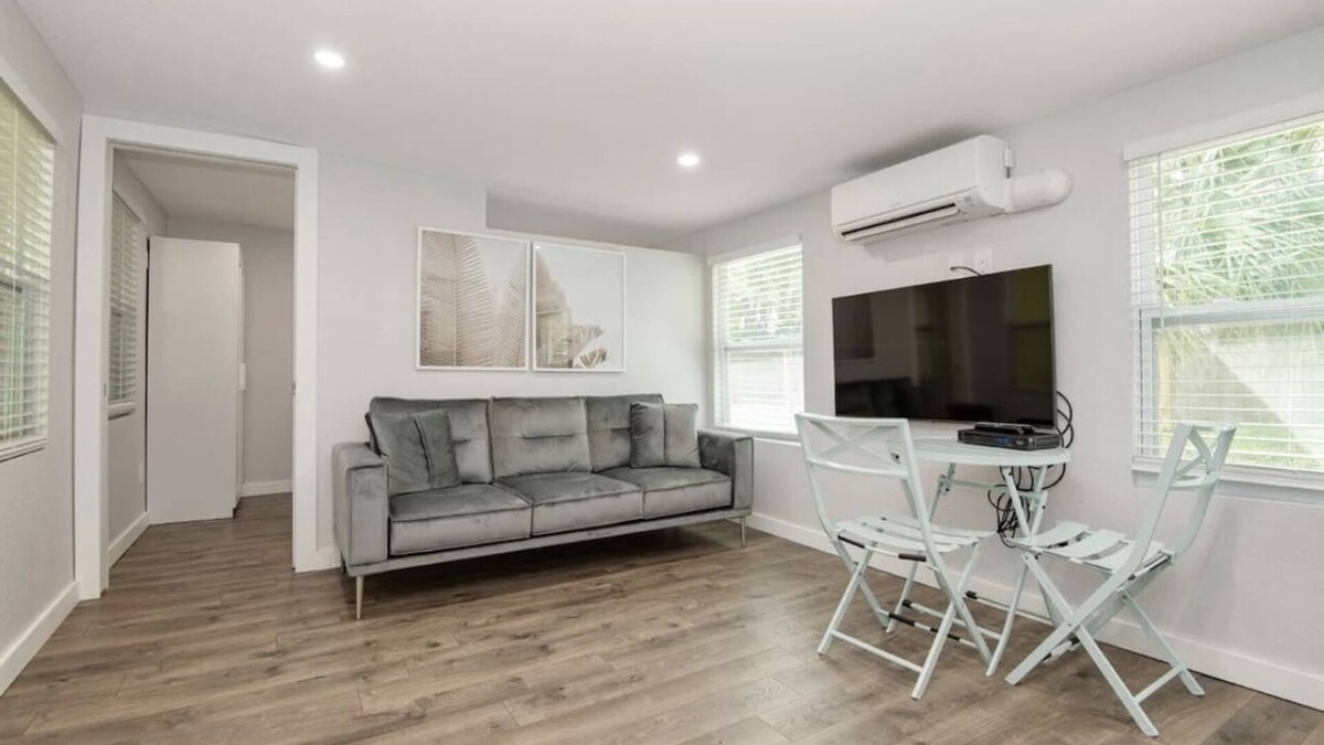 Safety Harbor Cottage | 4C Newly Renovated 1 Bedroom with Kitchenette