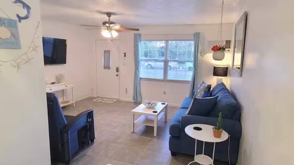 Bearss Plaza Apartment | 4k TV's, Soft Mattress, Remodeled, Moffitt, USF