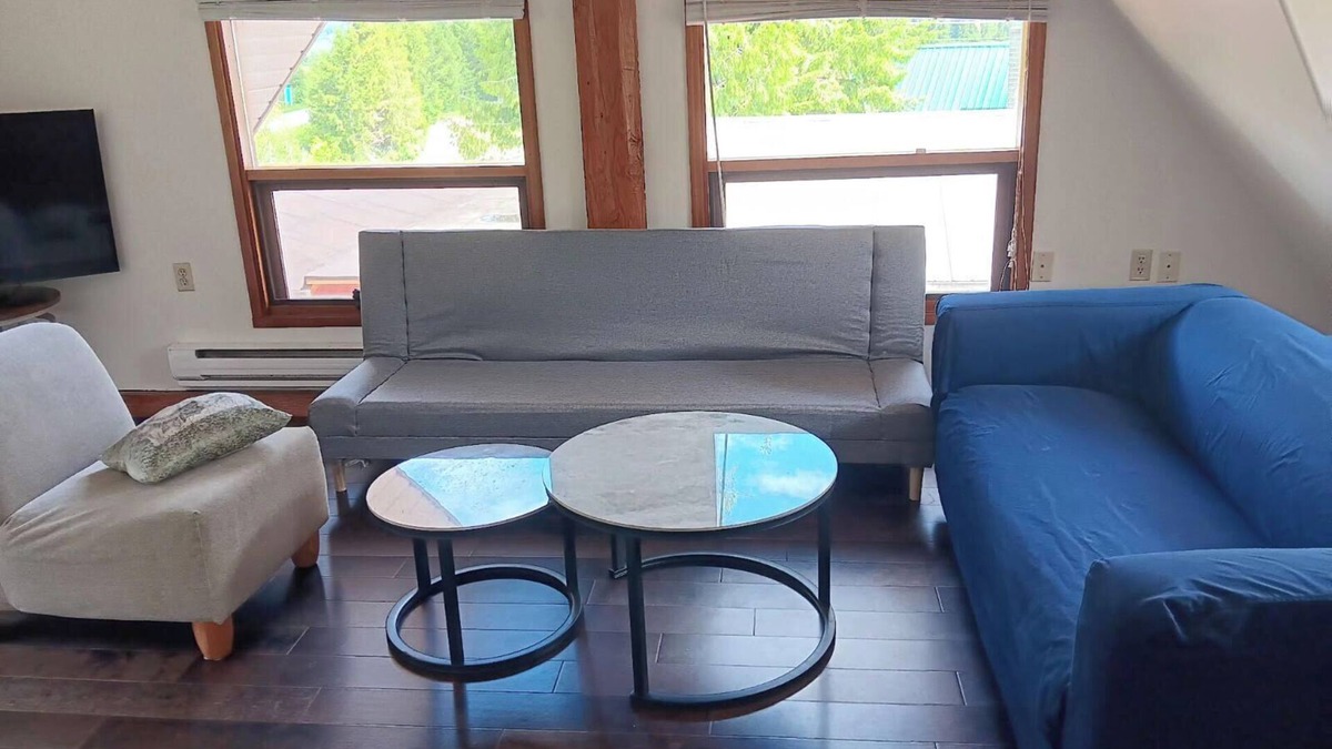 Tappen Hotel | 4km off Highway 1, just west of Shuswap Lake, with beautiful mountain view