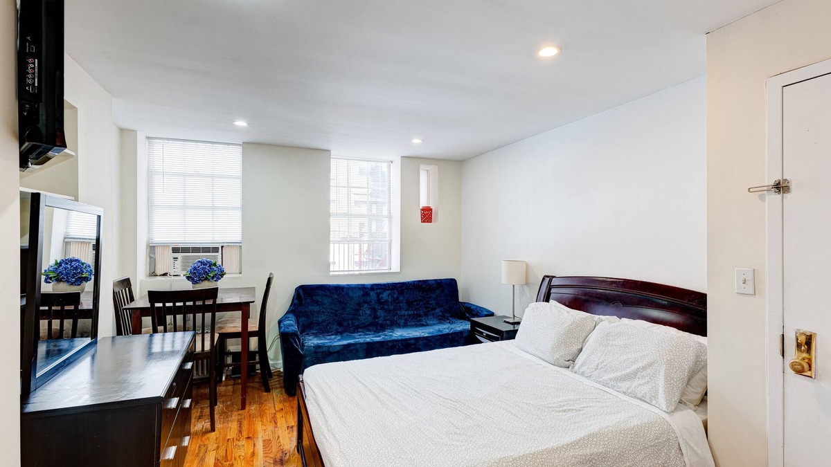 Midtown South Apartment | 4RW Chic Chelsea Studio