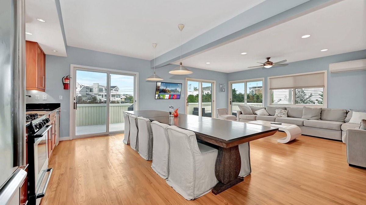 Loveladies House | 4th From Beach Hot Tub Beach badges Loveladies, 6 bdrm sleeps 14