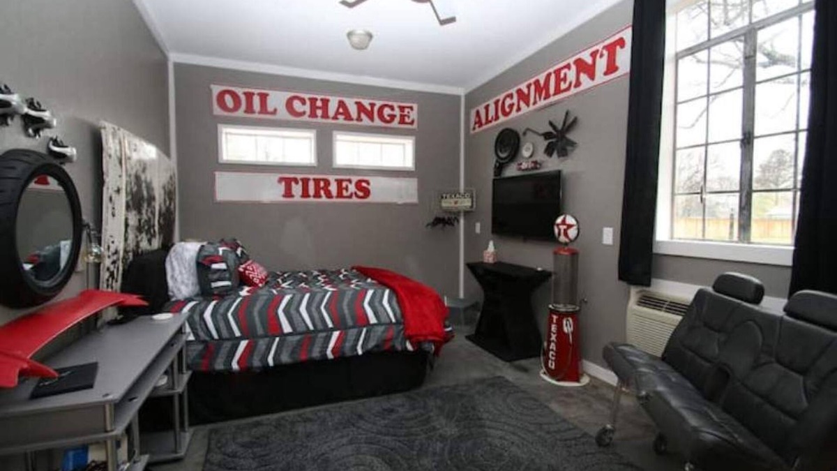 Rogers Apartment | 4th Street Garage - Historic Downtown Rogers