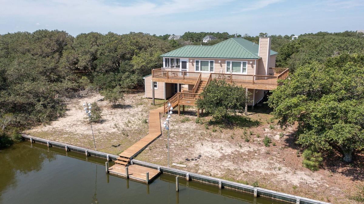 Carova Beach House | 4x4 Carova, WaterFront, Dock, Wild Horses, Hot Tub