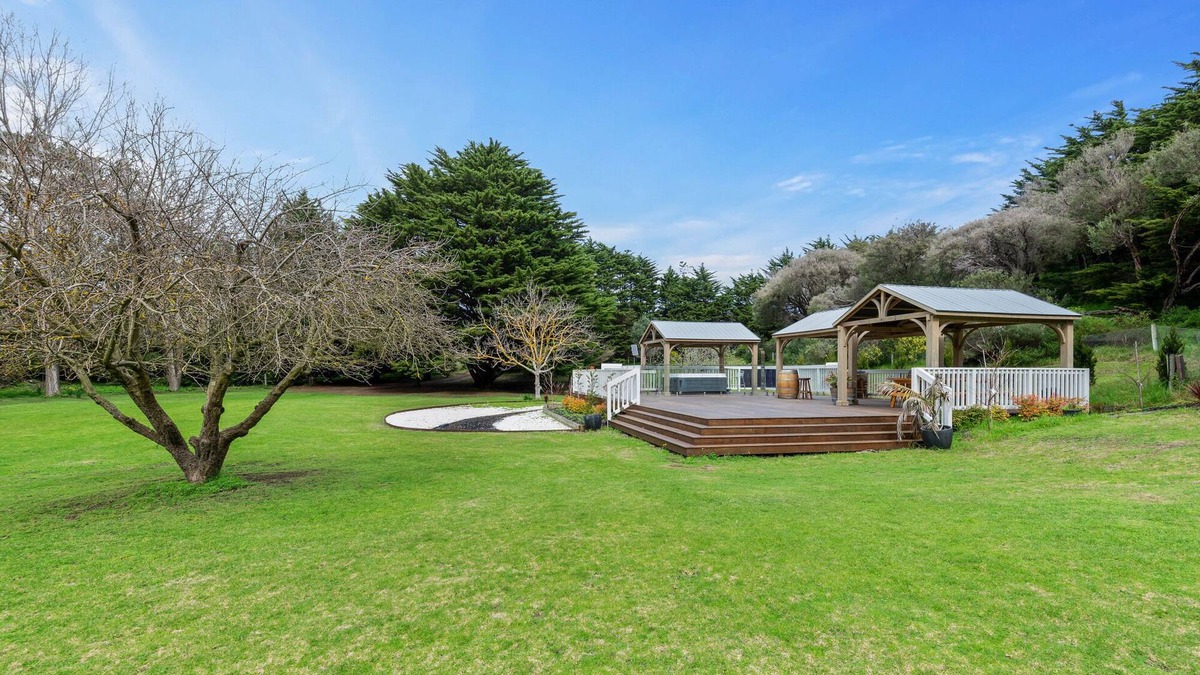Fingal House | 5 Acre Home at St Andrews Beach with Spa