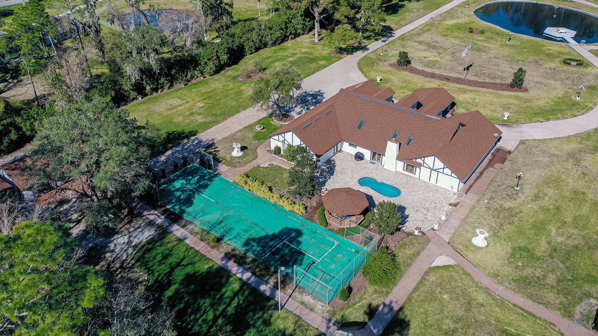 Southside House | 5 Acre Retreat with Game Room, Home Office, Private Pool/Hot Tub/Tennis, & WiFi