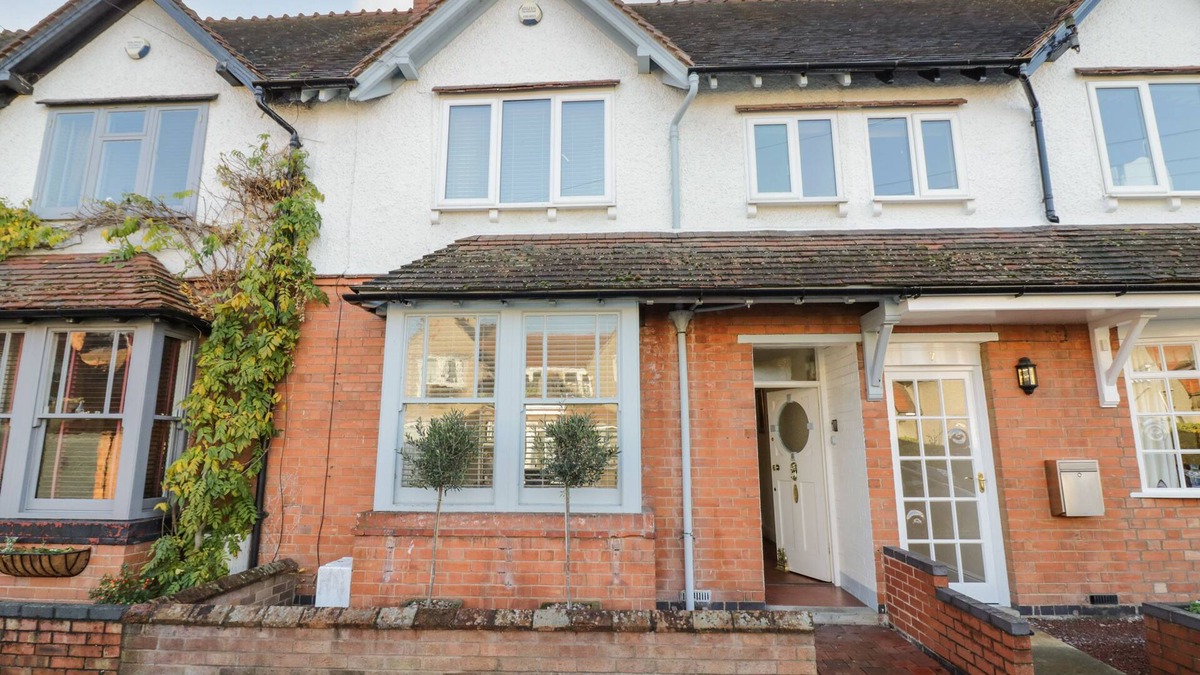 City Centre House | 5 ALBANY ROAD, pet friendly, with a garden in Stratford-Upon-Avon