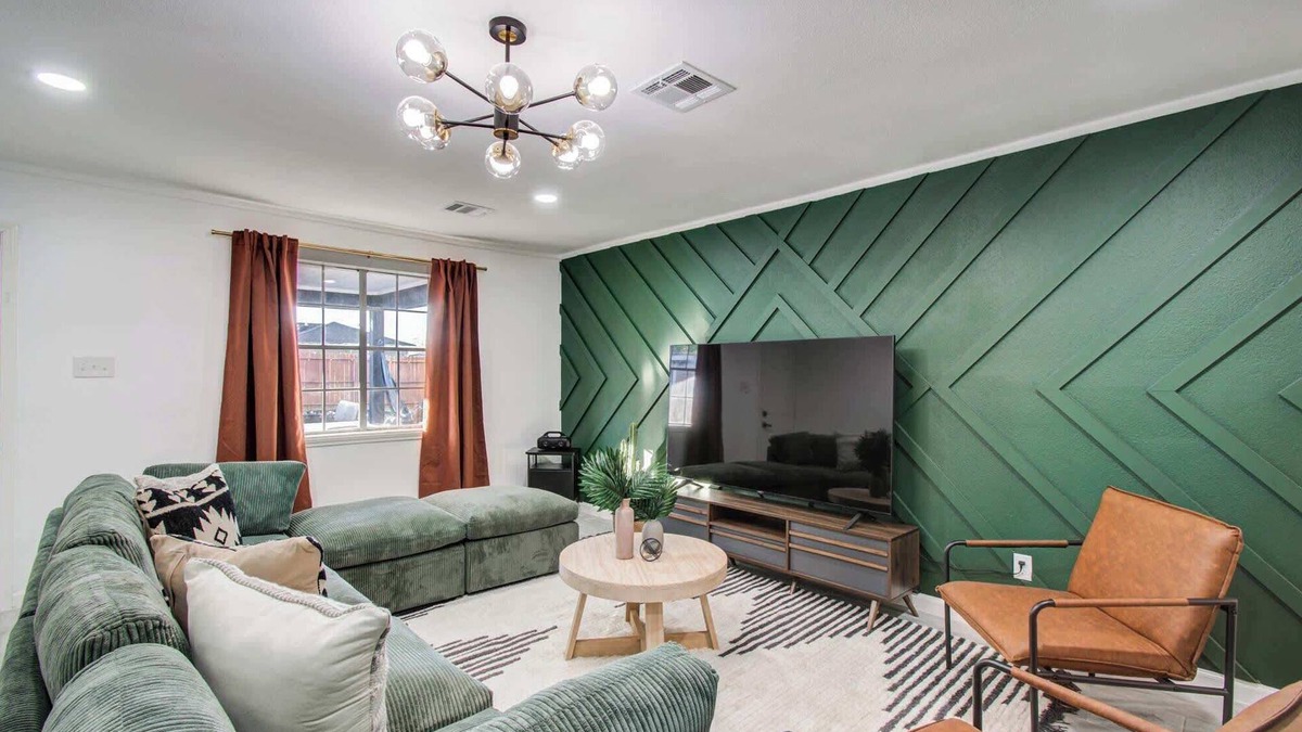 Southbelt/Ellington House | 5-BD,2-BA Tranquil Retreat ft Jacuzzi & Playground