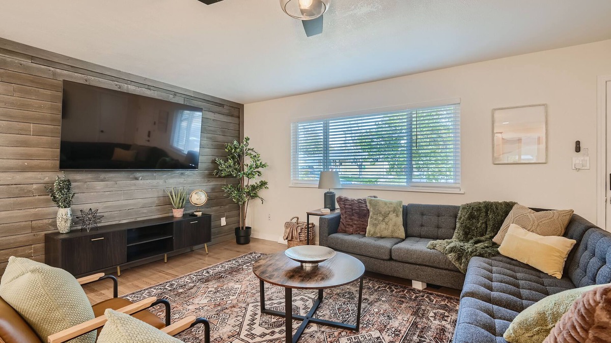 Westminster House | 5 Bd & 3 Ba - Hot Tub, Game Room, Fire Pit, Fenced Yard - Denver & Boulder
