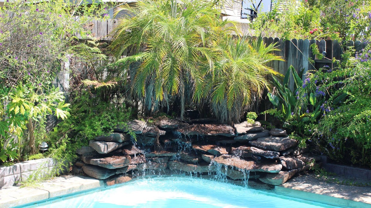 Elk Grove House | 5 BD Home★ Pool |Ping Pong/Fire Pit/2 King Beds