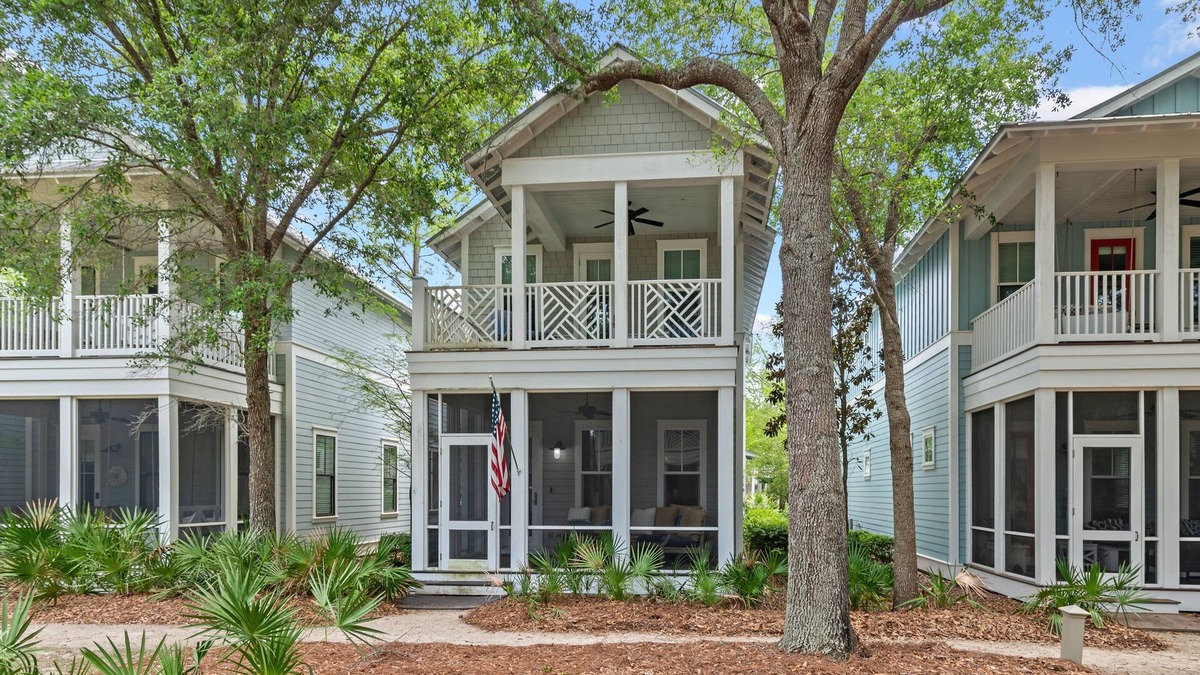 Watercolor House | 5 BDRM & 6 seat golf cart! On the green, everything for KIDS, 2 King BDRMs