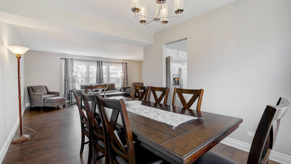 Arlington Heights House | 5 Bed/2.5 Bath Home in Arlington Heights - Close to Airport, shopping
