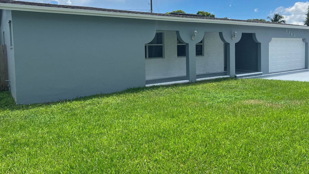 Cooper City House | 5 bed 2 bath House near Fort Lauderdale minutes from Casino and Sawgrass Mills.