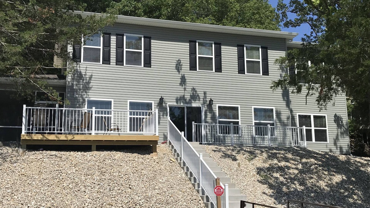 Camdenton House | 5 BED/3.5 BATH At Water's Edge, Super Dock, Ample Parking Space