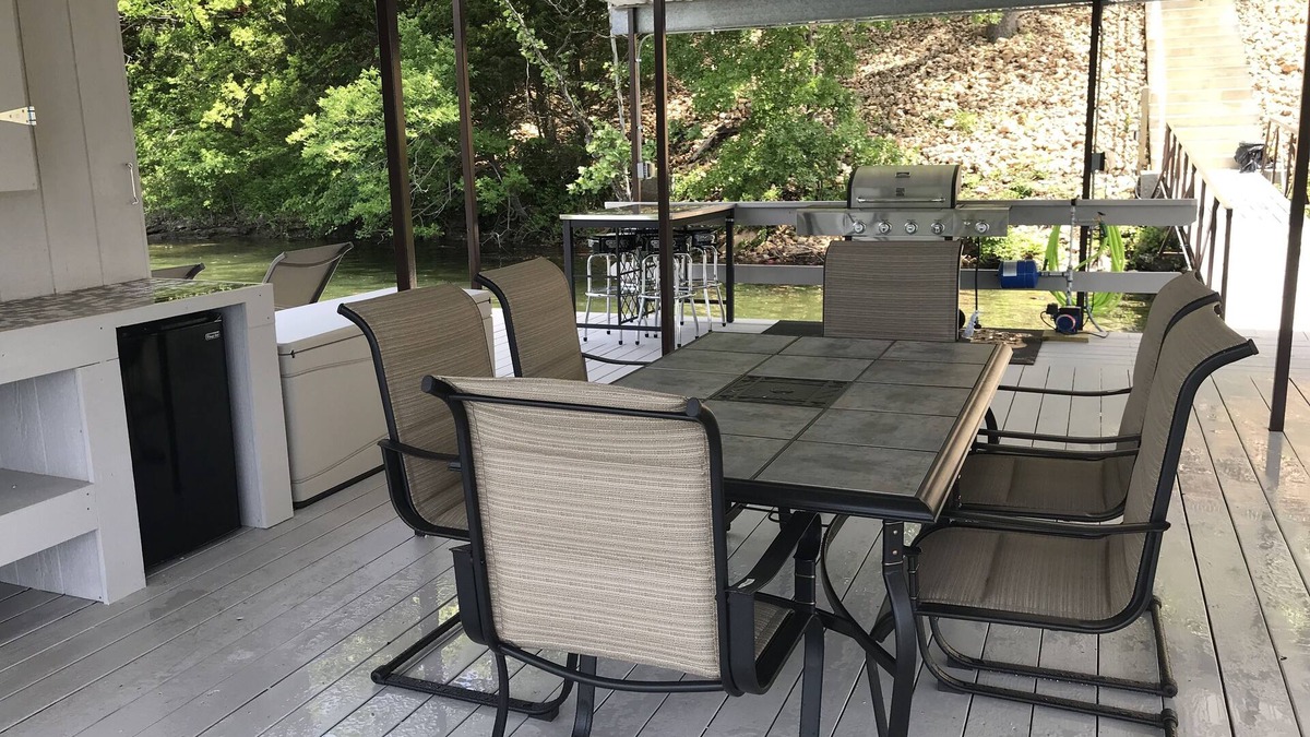 Camdenton House | 5 BED/3 BATH Entertainment Friendly Dock, Secluded Location, Parking for All