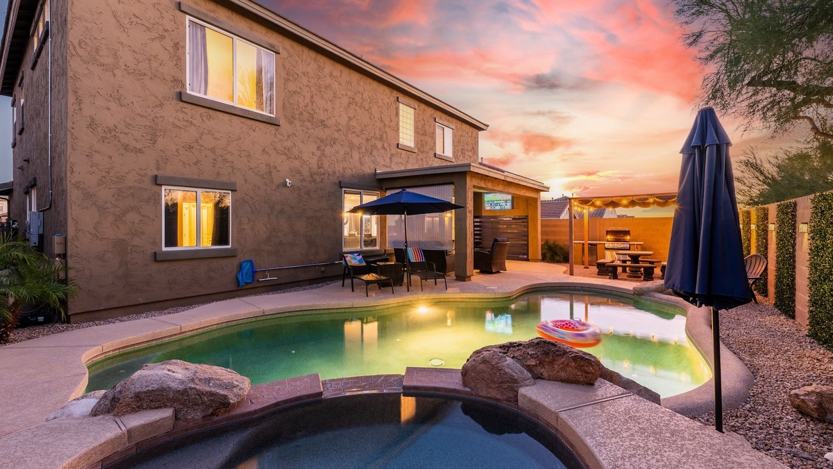 Alta Vista Estates House | 5 Bed| 3 Full bath home w/rec room, private pool & hot tub!