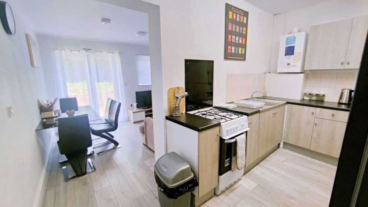 Weston on Trent House | 5 Bed Contractor Pad, Parking, Fast Wifi, Spacious