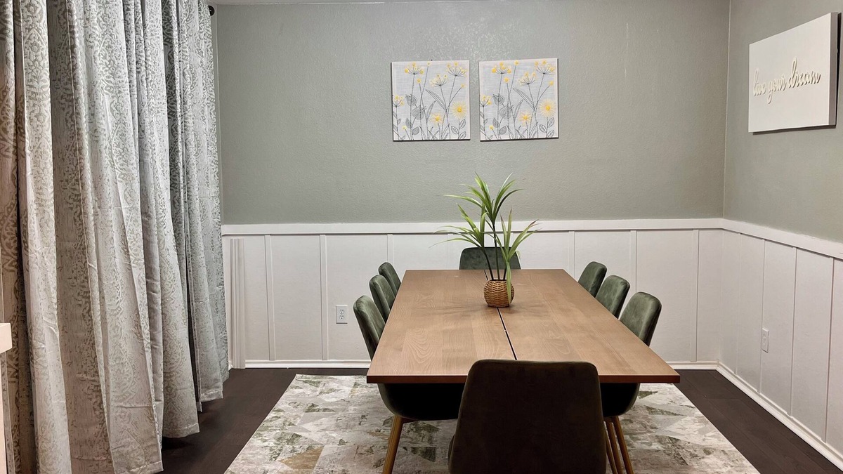 Greenville Villa | 5-bedroom , 2 king beds , Media Room villa in charming Greenville