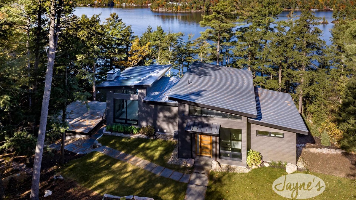 Seguin Cottage | 5 bedroom 5 bath Brand New Build on Lake Joseph