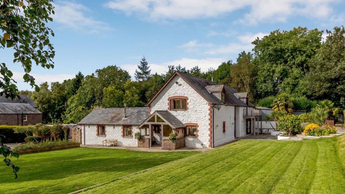 Abergavenny Cottage | 5 bedroom accommodation in Abergavenny