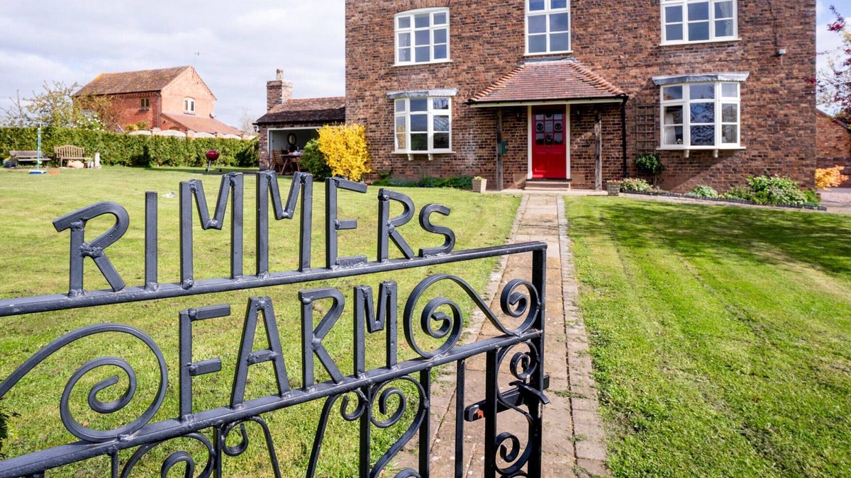 Wichenford Cottage | 5 bedroom accommodation in Wichenford, near Worcester