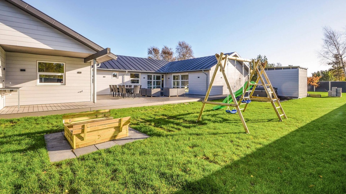 Øer Strand House | 5 bedroom amazing home in Ebeltoft
