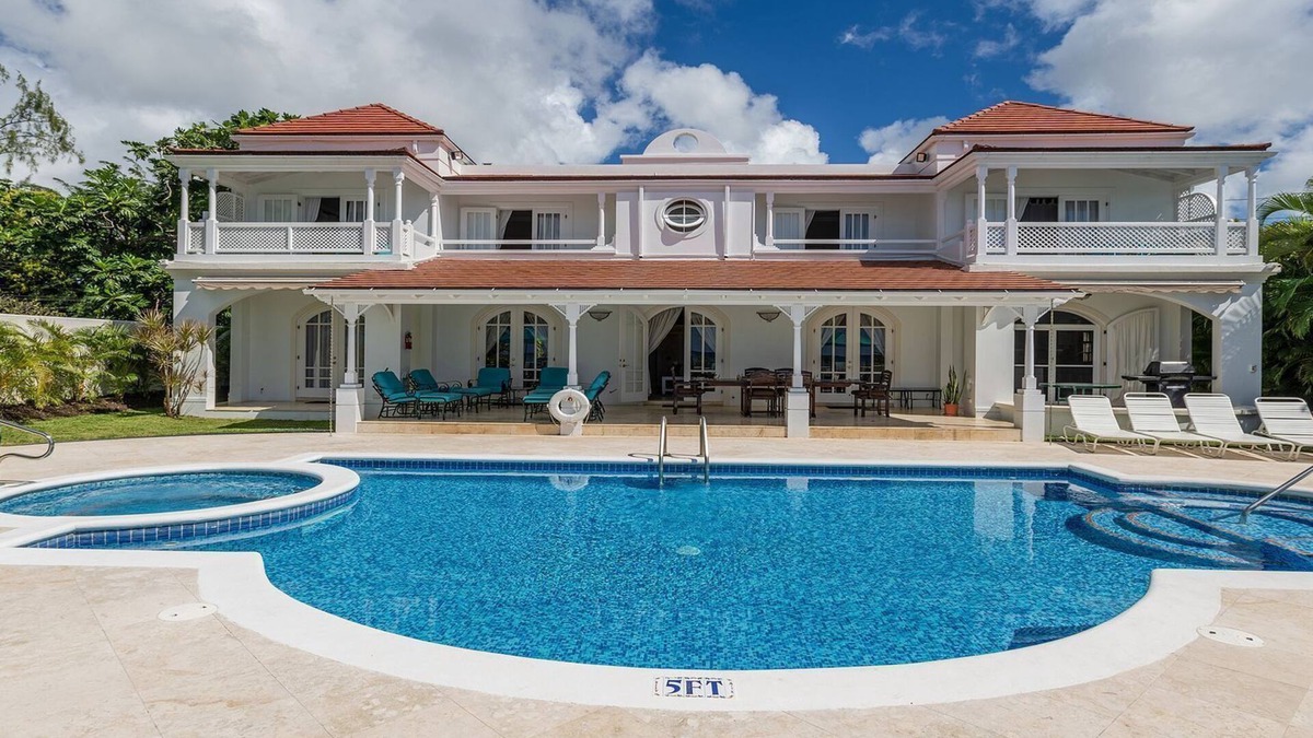 Reeds Bay House | 5 Bedroom Beachfront Villa Offering Stunning Sea Views And A Private Pool