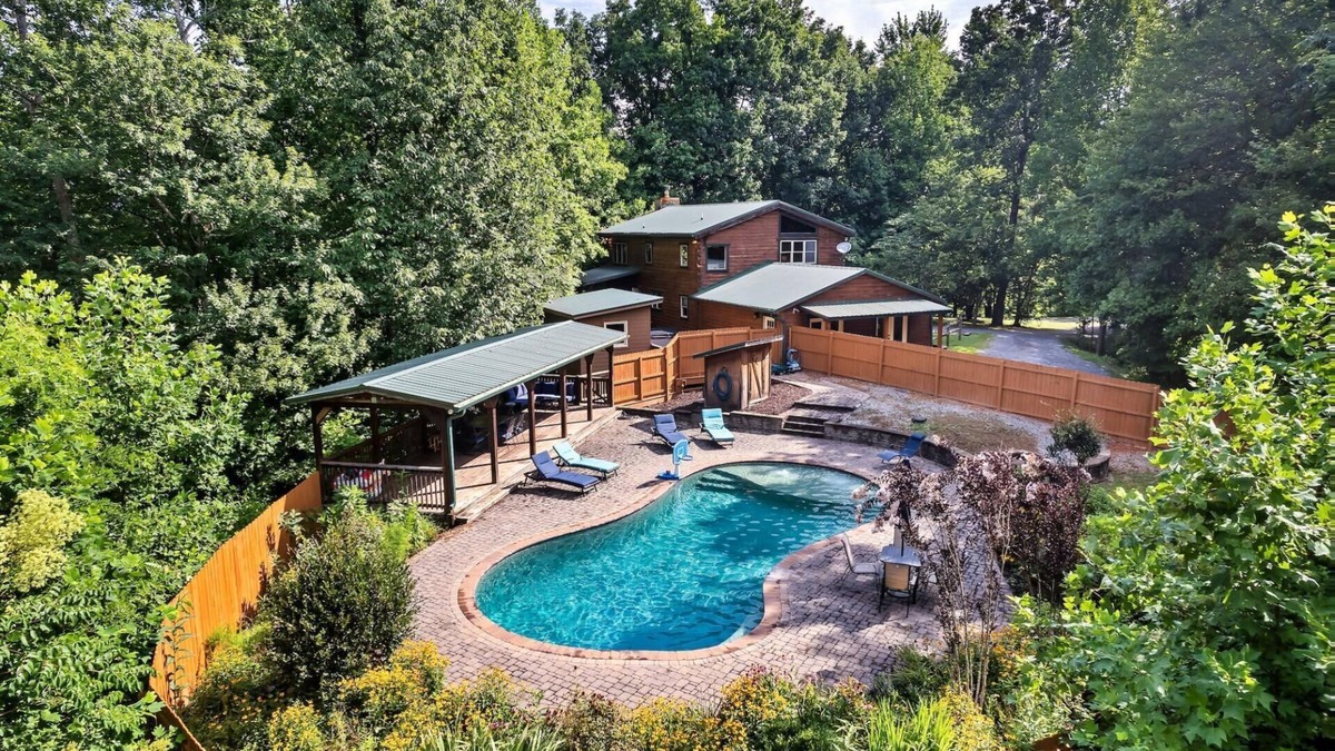 Cosby Cabin | 5-Bedroom Cabin with Private Seasonal Pool and Hot Tub