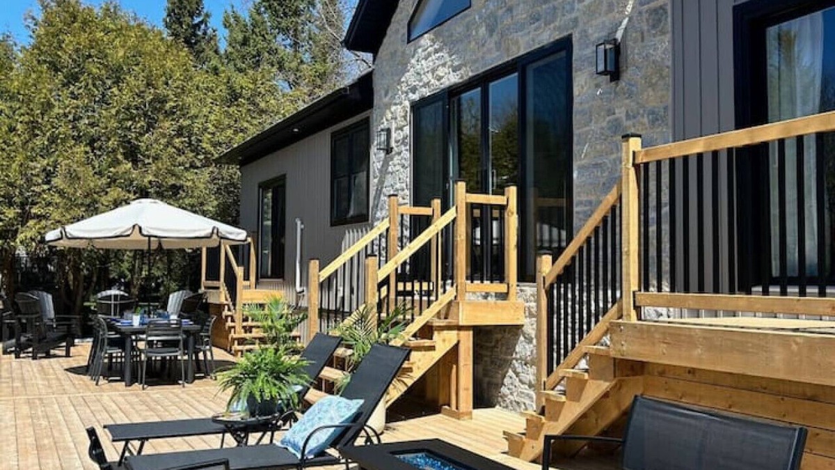 Bluewater House | 5 Bedroom Cottage on Lake Huron