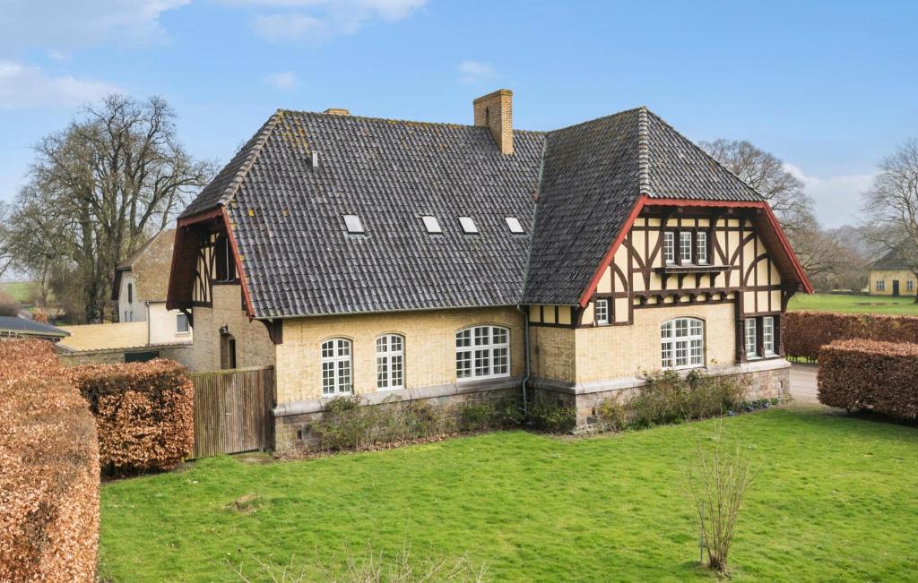 Naestved House | 5 Bedroom Cozy Home In Næstved