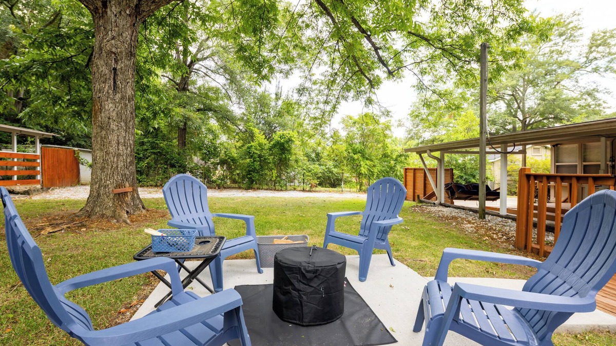 Fortson House | 5 bedroom Family campus with three separate kitchens 15 min from Ft Moore