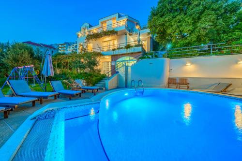 Moca Villa | 5 bedroom family villa in Makarska, heated pool and jacuzzi