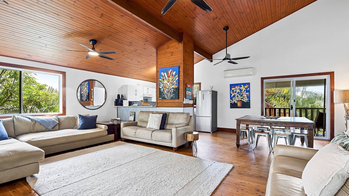 Alexandra Headland House | 5 bedroom home close to beach, pool and pet friendly