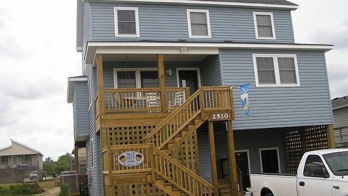 Nags Head Cottage | 5 Bedroom Home with Pool in the Heart of Nags Head
