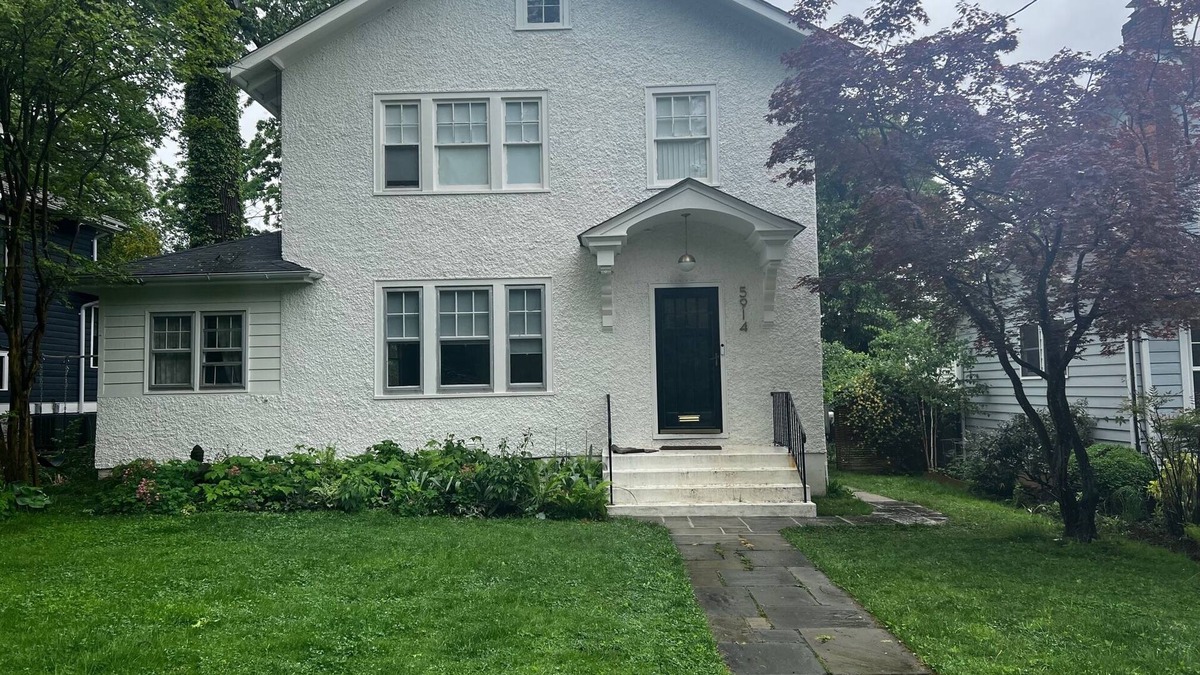 Upper Chevy Chase House | 5 bedroom home with clean lines, open layout , great light and modern finishes.