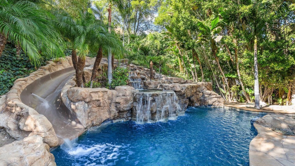 Woodland Hills House | 5-bedroom house in delightful Los Angeles with Resort style backyard