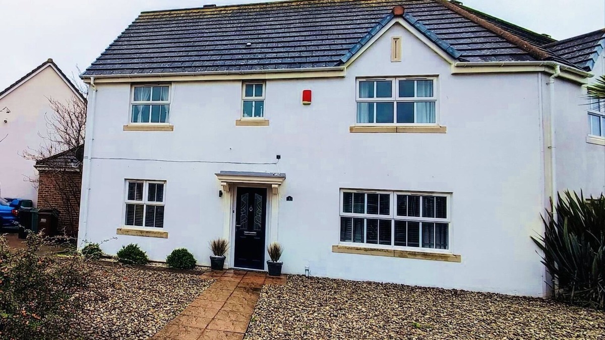 Eastbourne House | 5 Bedroom House sleeping up to 8 people in Eastbourne South Harbour