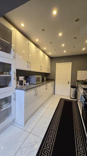 Reading House | 5 bedroom house with 3 bathrooms with Toilet , Reception , Dining room , kitchen