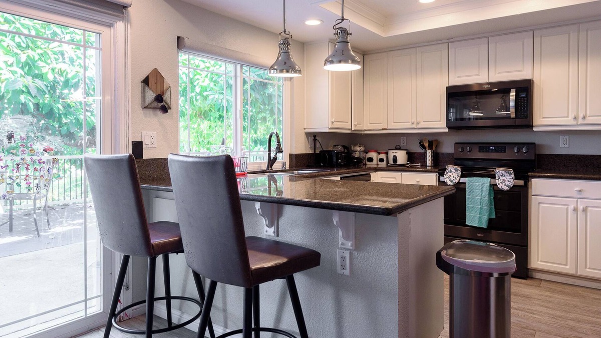 San Marcos House | 5 Bedroom House with Deck, BBQ, and Mountain Views - 13mi to Carlsbad Beach!