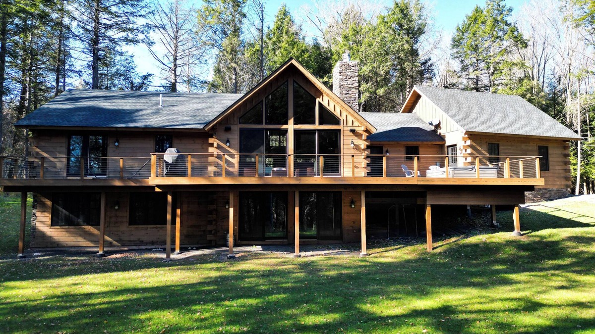 Windham House | 5-Bedroom Luxury Home on 7 Secluded Acres (10min from Windham Mountain)
