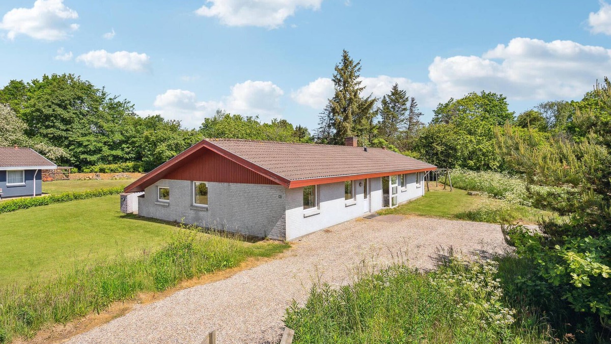 Jegum House | 5 bedroom pet friendly home in Oksbøl