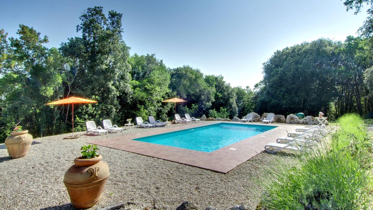 Collicello Villa | 5 bedroom property with private pool, gym, ping pong, 90km northern Rome